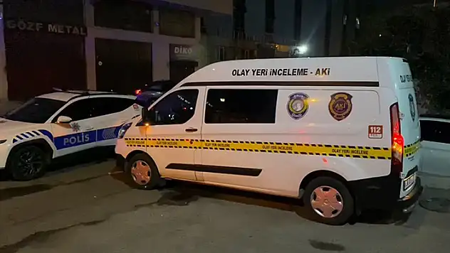 Eyüpsultan'da düğün salonuna patlayıcı madde atıp, silahla havaya ateş açarak kaçtılar