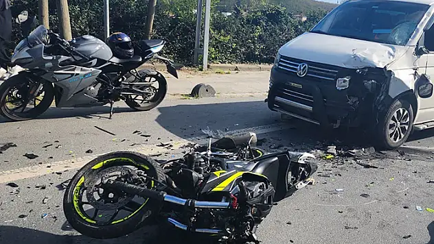 Eyüpsultan'da minibüs ile motosiklet çarpıştı: 2 ölü
