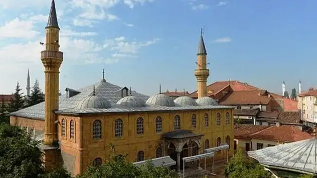 Ezan üç dakika erken okundu: Oruçlarını erken açtılar
