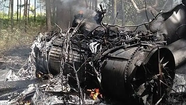 F-16 ile yolcu uçağı havada çarpıştı