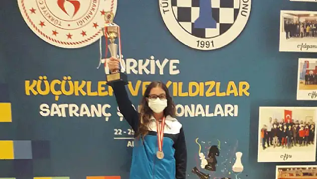 F. Zehra Oflaz Türkiye ikincisi 