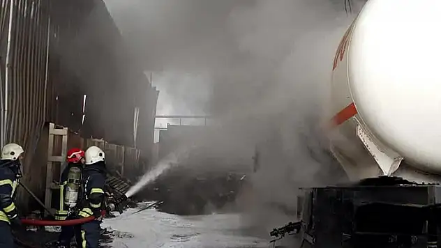 Fabrikada boş LPG tankında kumlama işlemi sırasında patlama: 1 işçi yaralı


