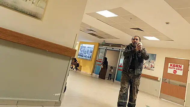 Fabrikada elini kesim makinesine kaptıran işçinin 2 parmağı koptu

