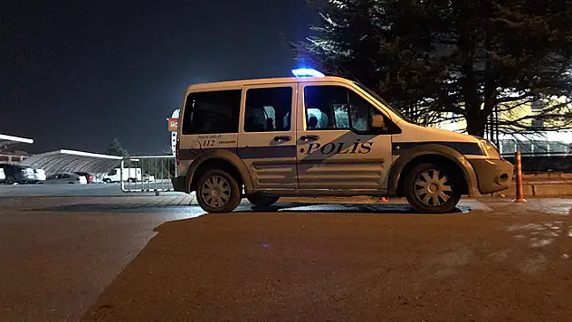 Fabrikada kafası yük asansörüne sıkışan işçi öldü
