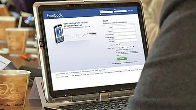 Facebook canlı yayın uygulamasına başladı