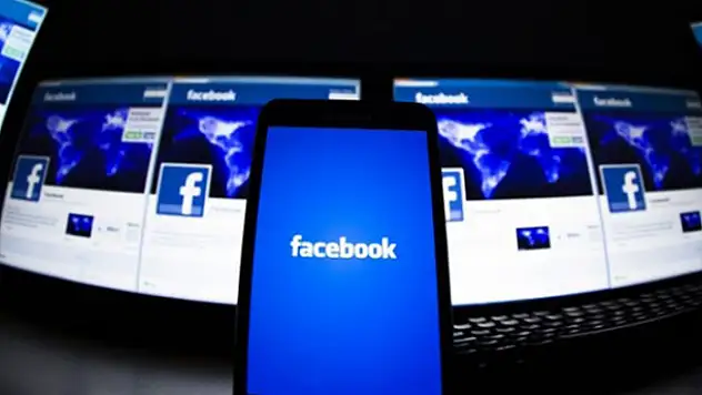 Facebook renkleniyor!