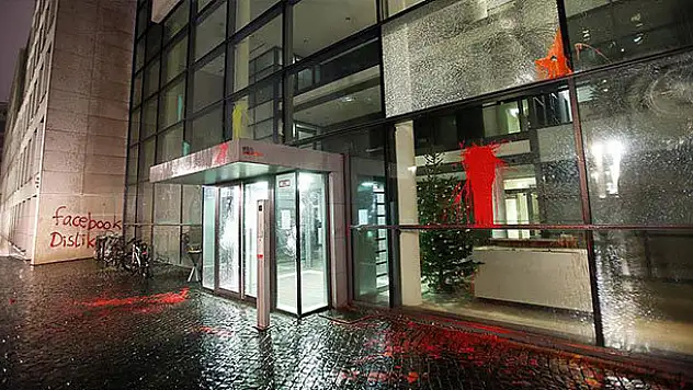 Facebook'un Hamburg'daki merkezine saldırı