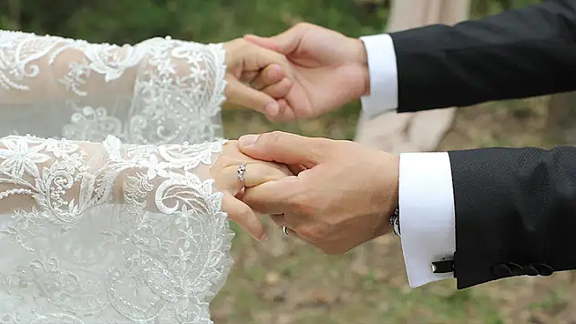 Faizsiz 150 bin TL evlilik kredisi şartları açıklandı
