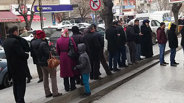 Fakir aileye 500 kilo kömür yardımı