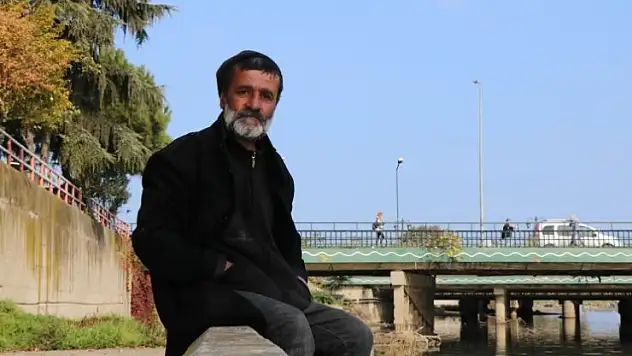 Farelerle dostluğu ile bilinen adam, otobüs durağında ölü bulundu