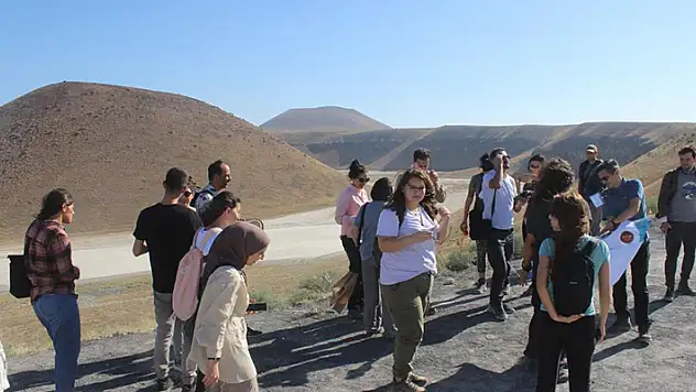 Farklı ülkelerden gelen yer bilimciler Meke Gölü'nü ve Konya'daki obrukları inceledi
