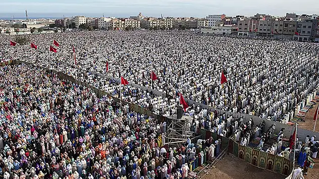 Faslılar Ramazan Bayramı'nın ilk gününü kutluyor
