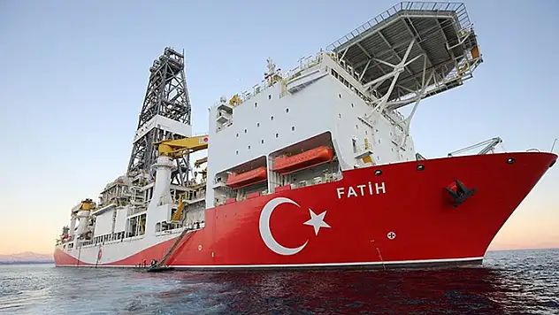 Fatih gemisi Türkali-5'te sondaja başladı

