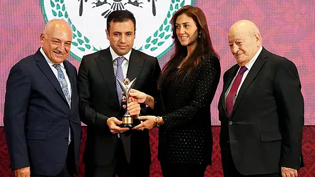 Fatih Özgökçen'e Fair- Play ödülü