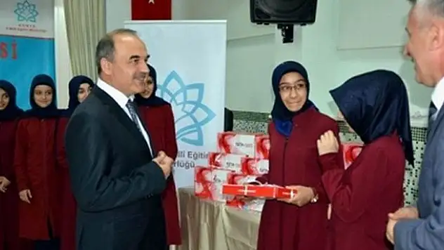 Fatih Projesi Kapsamında Öğrencilere Tablet Dağıtıldı