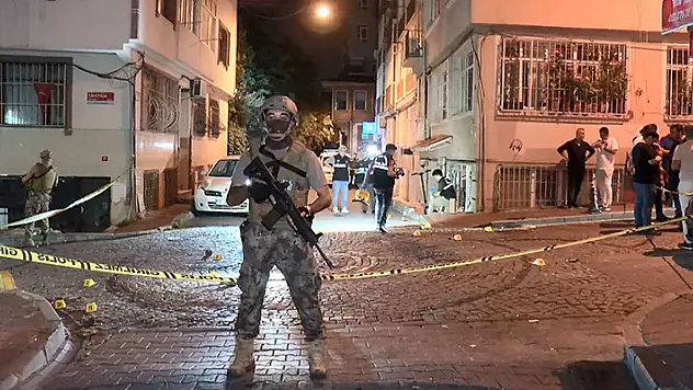 Fatih'te hareketli saatler kimlik kontrolünde polise ateş açan şüpheli böyle yakalandı