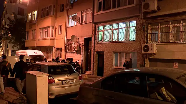 Fatih'te sabah tartışarak çıktığı evde eşinin cansız bedenini buldu kendini bıçakla yaraladı