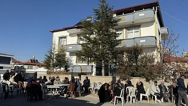 Fatih'te gıda zehirlenmesi şüphesiyle ölen anne ve 2 çocuğunun hayalleri yarım kaldı