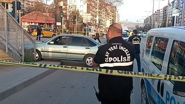 Feci olay: Otomobil kullanırken erkek arkadaşı boğazını kesti
