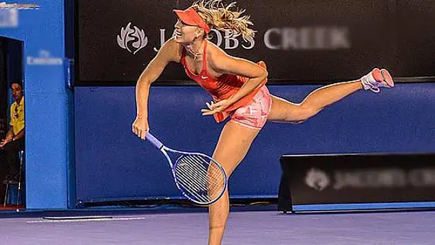 Federer ve Sharapova tur atladı