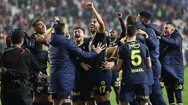 Fenerbahçe 24. haftayı averajla lider tamamladı
