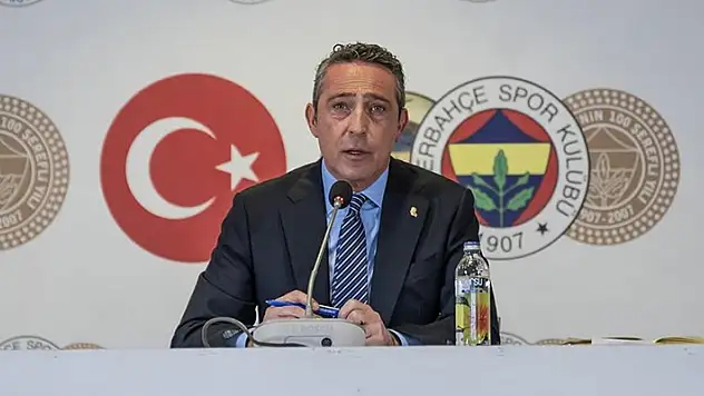 Fenerbahçe Başkanı Ali Koç, başkan adaylığı için gereken imzaları teslim etti
