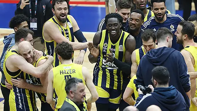 Fenerbahçe Beko kupasını Konya'da aldı
