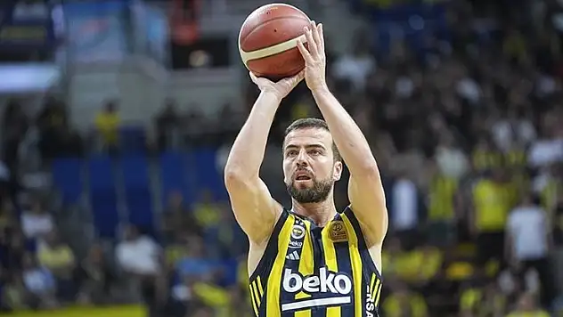 Fenerbahçe Beko, Melih Mahmutoğlu'nun sözleşmesini bir yıllığına uzattı