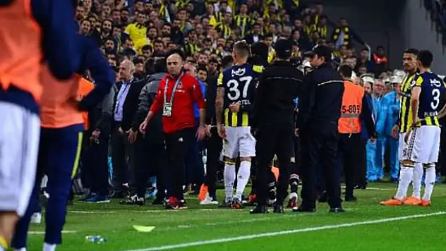 Fenerbahçe - Beşiktaş derbisi tatil edildi!