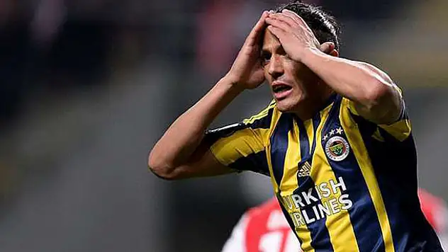 Fenerbahçe'de 4 futbolcu gidiyor, 2 futbolcu geliyor