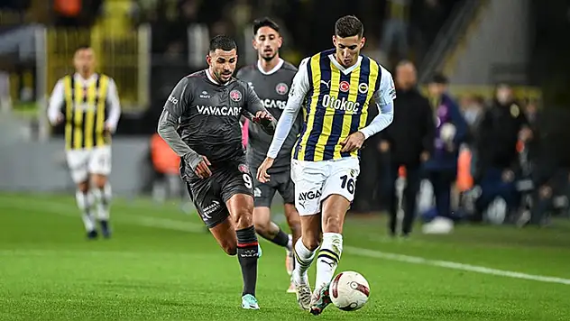 Fenerbahçe evinde kazanarak liderliğini sürdürdü

