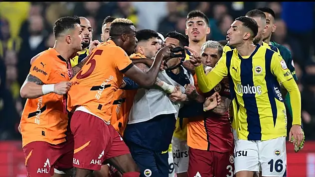 Fenerbahçe-Galatasaray derbisi gergin geçiyor