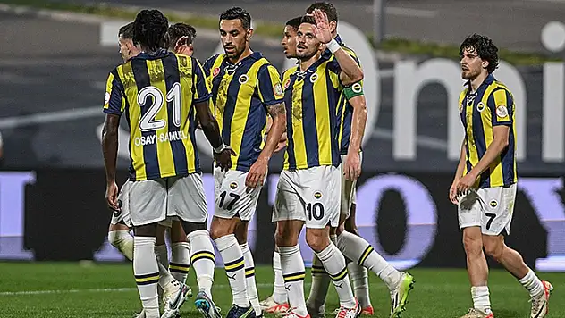 Fenerbahçe hem tutuyor hem atıyor
