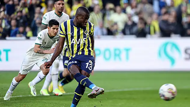 Fenerbahçe ligde 9 maç sonra mağlup
