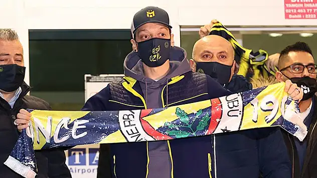 Fenerbahçe, Mesut Özil'in transferi için Arsenal ile anlaştığını açıkladı