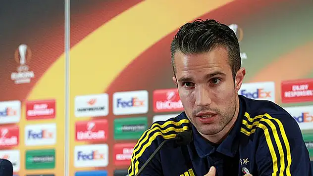 Fenerbahçe'nin Hollandalı futbolcusu Van Persie: Üç kupayı da kazanmayı çok isterim