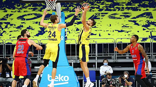 Fenerbahçe, Panathinaikos önünde