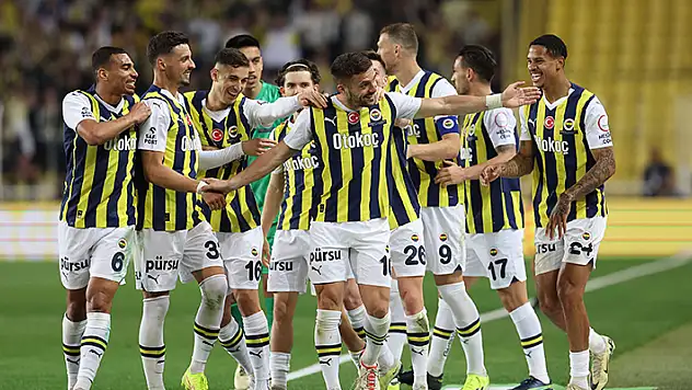 Fenerbahçe, rekorlar kırdığı sezonu kupasız kapattı
