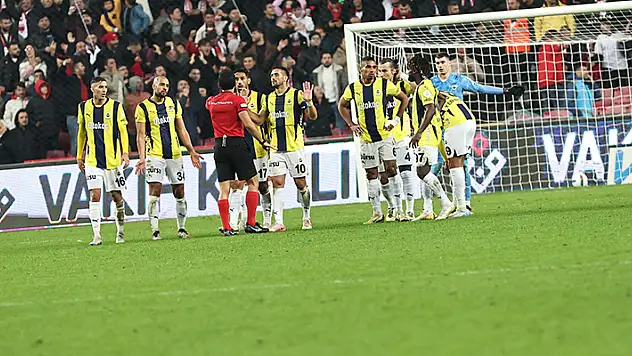 Fenerbahçe, Samsun'dan puan kaybıyla döndü

