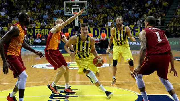 Fenerbahçe serinin ilk maçını kazandı