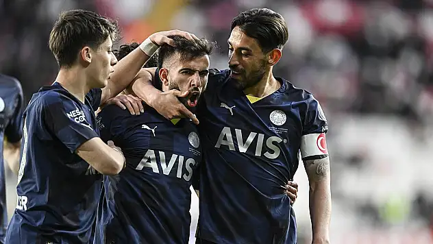 Fenerbahçe Sivas'ta üç golle sevindi