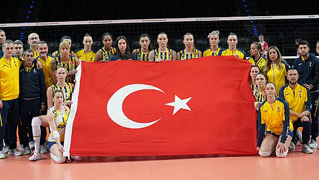 Fenerbahçe ve VakıfBank play-off etabına yükseldi