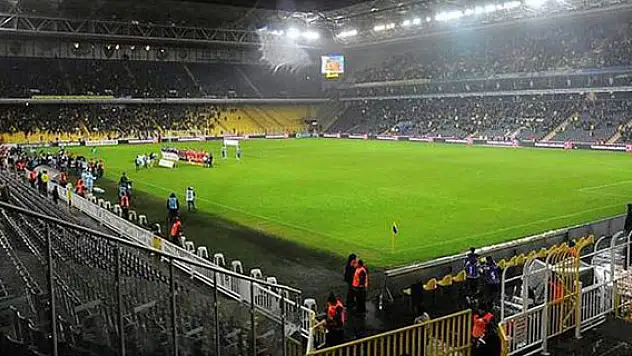 Fenerbahçe'ye derbide tribün kapatma cezası