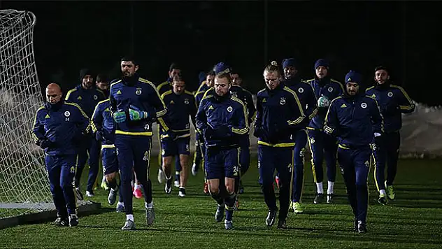 Fenerbahçeli futbolcular trafik kazası geçirdi