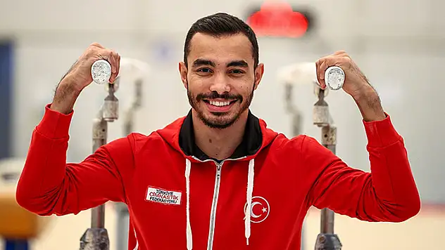 Ferhat Arıcan, Artistik Cimnastik Dünya Kupası'nda altın madalya kazandı
