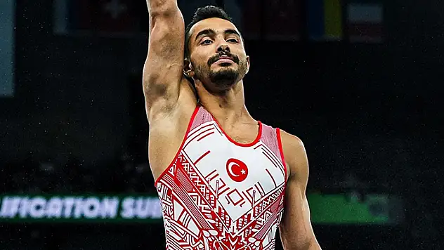 Ferhat Arıcan, paralel bar finalinde 15.100 puanla Olimpiyat 5'incisi oldu
