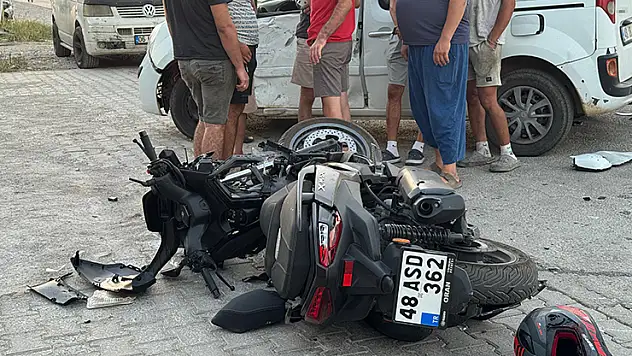 Fethiye'de motosiklet ile hafif ticari araç çarpıştı: 1 ölü