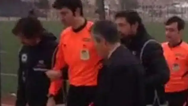 FETÖ'den aranan hakem maç sırasında yakalandı!