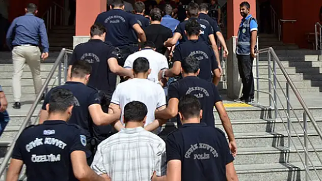 FETÖ firarisi 458 kaçak asker her yerde aranıyor