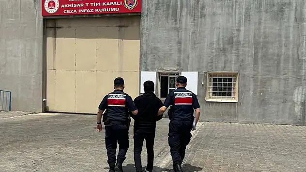 FETÖ firarisi jandarmadan kaçamadı
